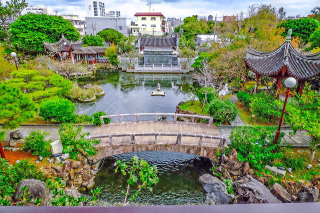 冶亭から見る園内の景色