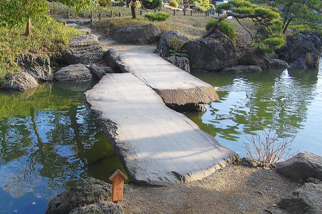 一枚岩２枚でできた石橋