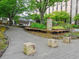 楽寿園の駅前入園口