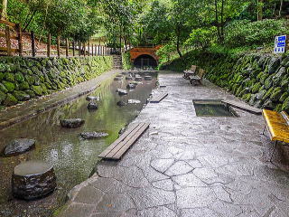 湧水広場