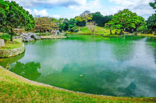 池が広がる